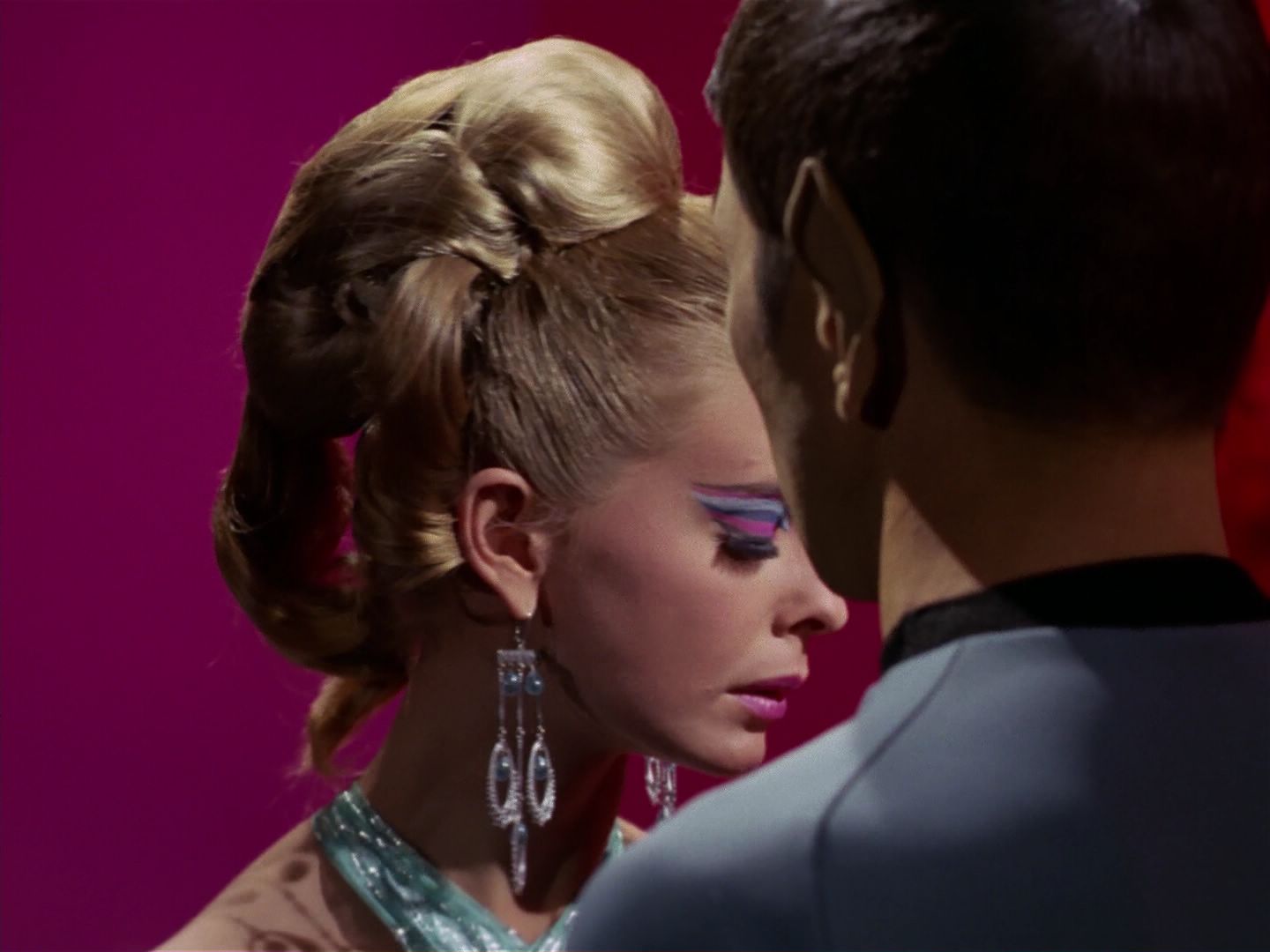 ariane179254_StarTrek_3x21_TheCloudMinders_1145.jpg