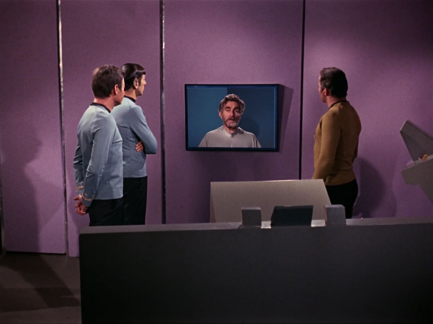 ariane179254_StarTrek_3x21_TheCloudMinders_1894.jpg