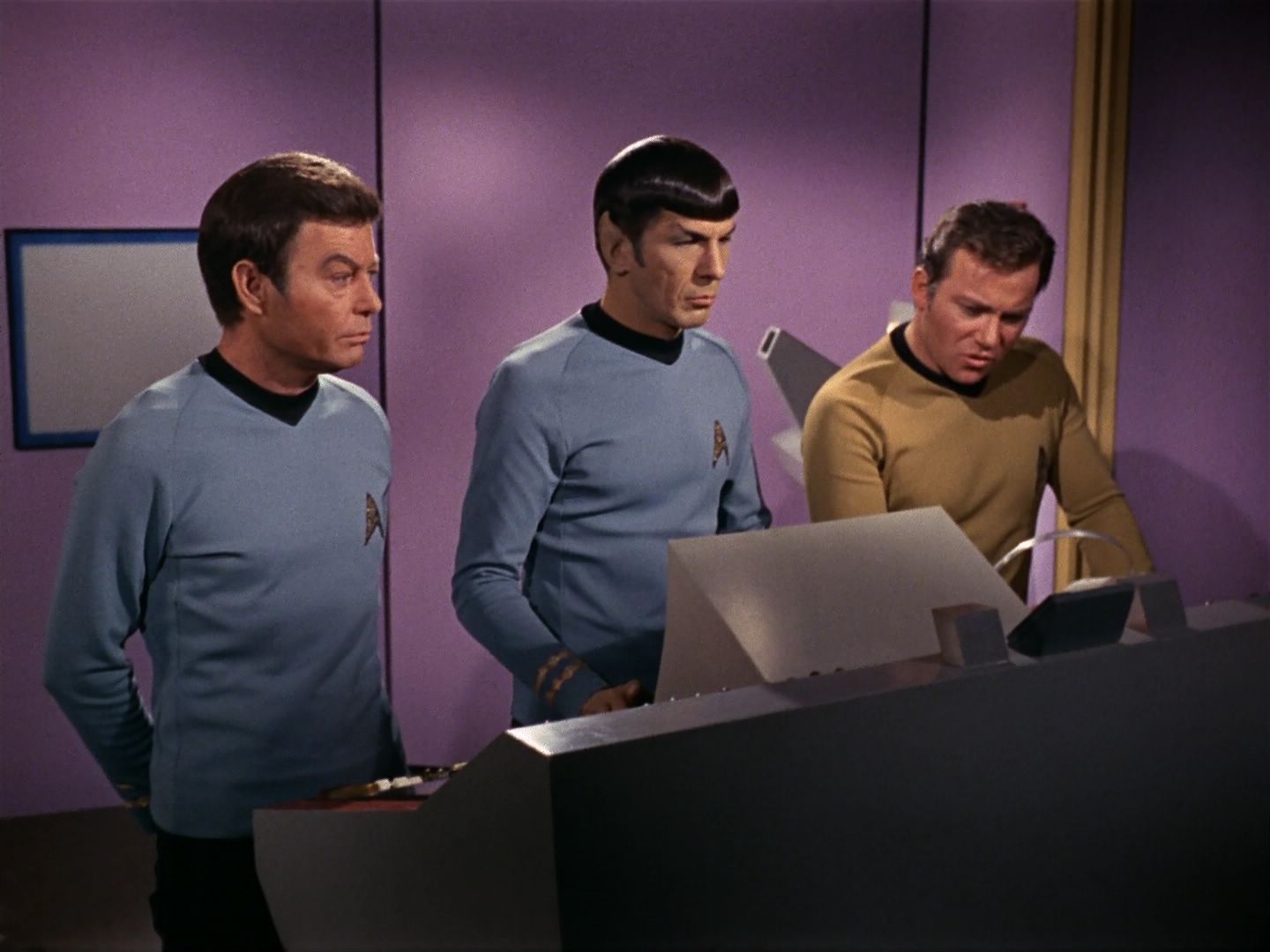ariane179254_StarTrek_3x21_TheCloudMinders_1912.jpg