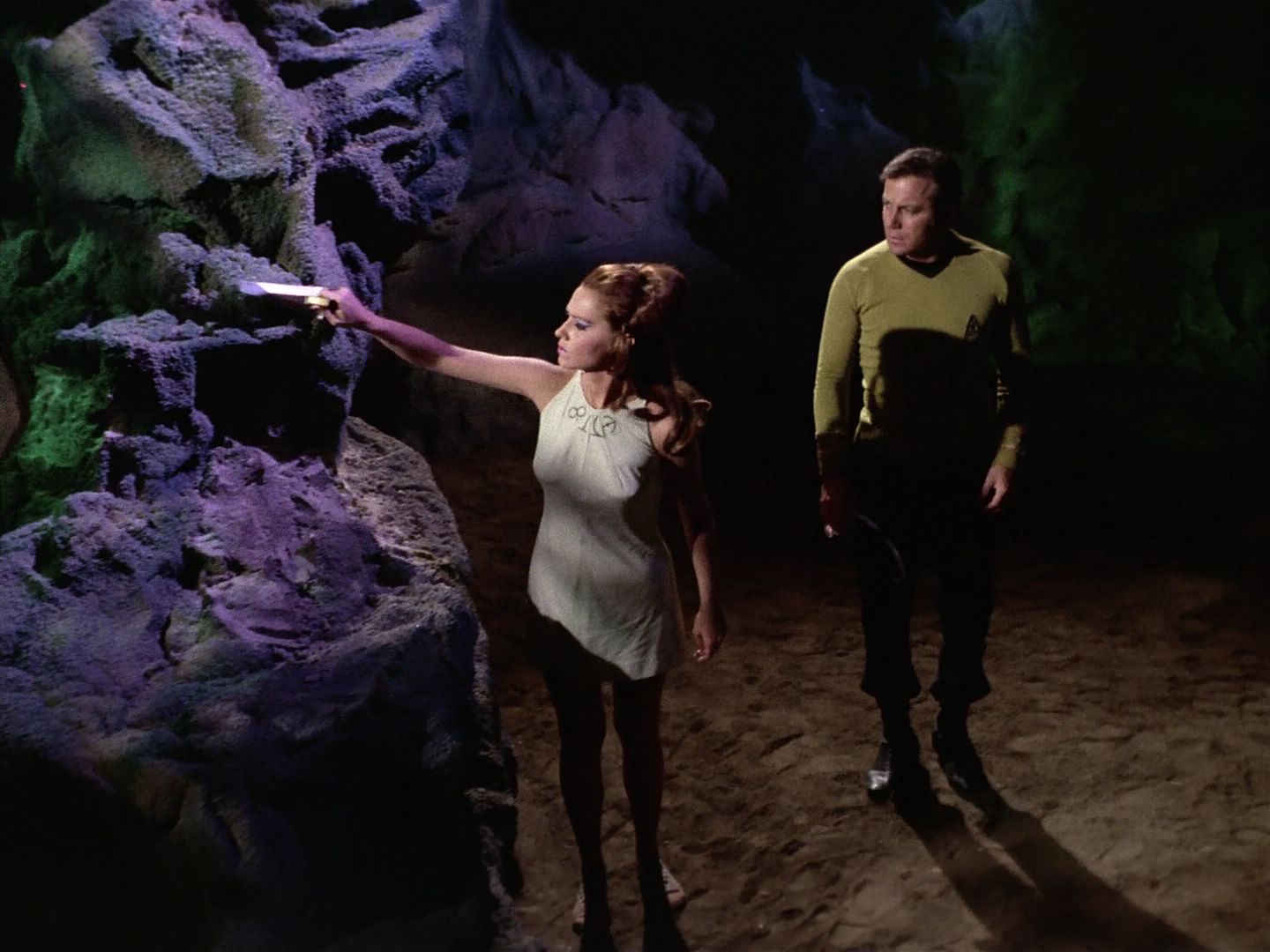 ariane179254_StarTrek_3x21_TheCloudMinders_2227.jpg