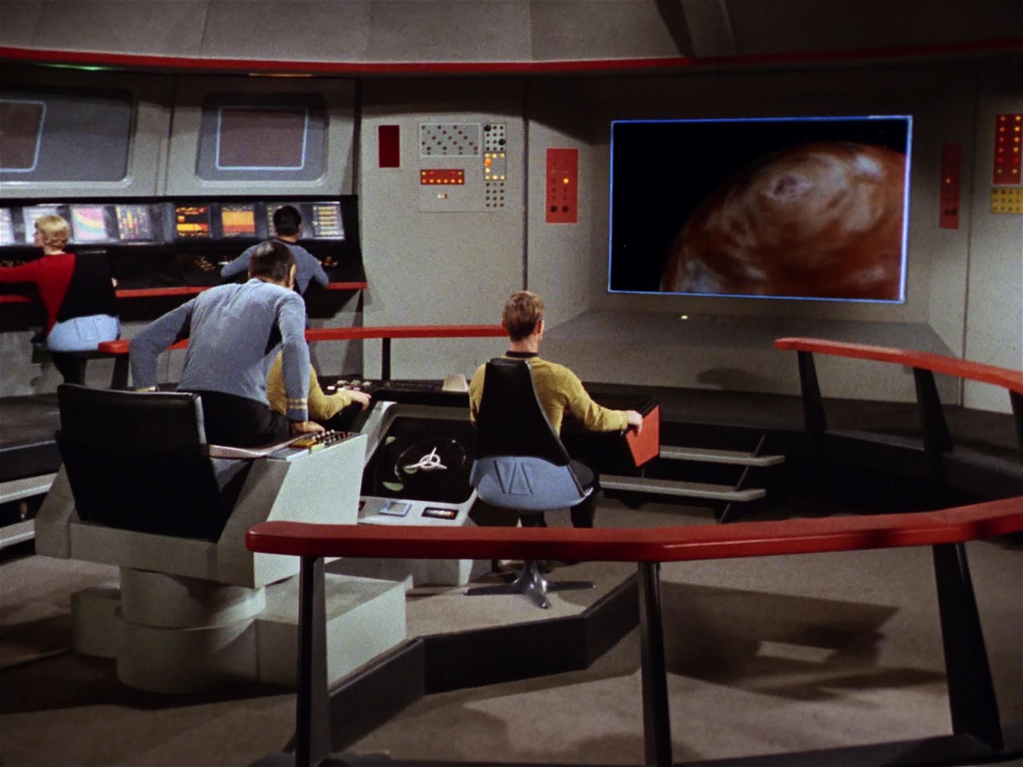 ariane179254_StarTrek_3x21_TheCloudMinders_2345.jpg