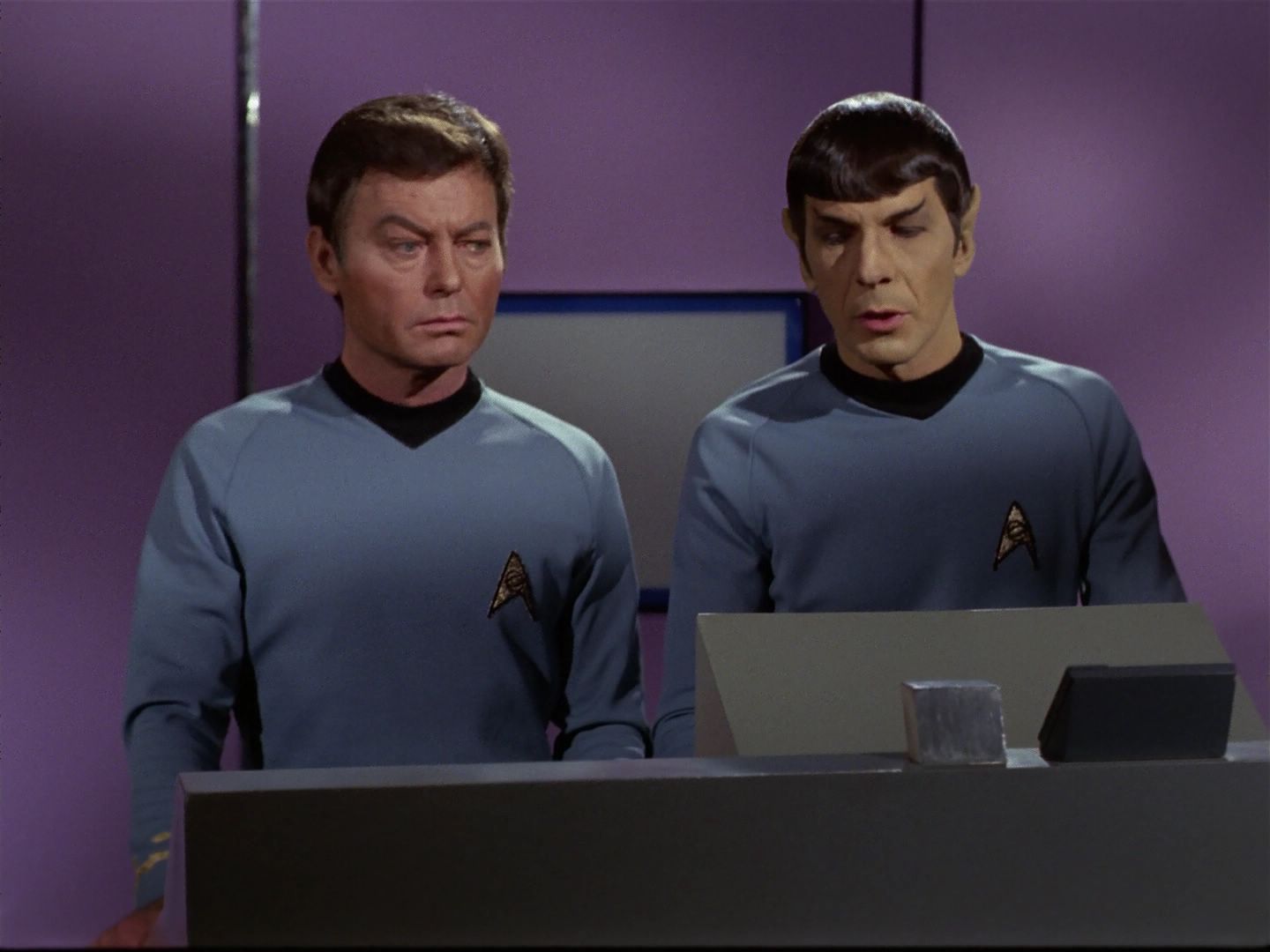 ariane179254_StarTrek_3x21_TheCloudMinders_2942.jpg