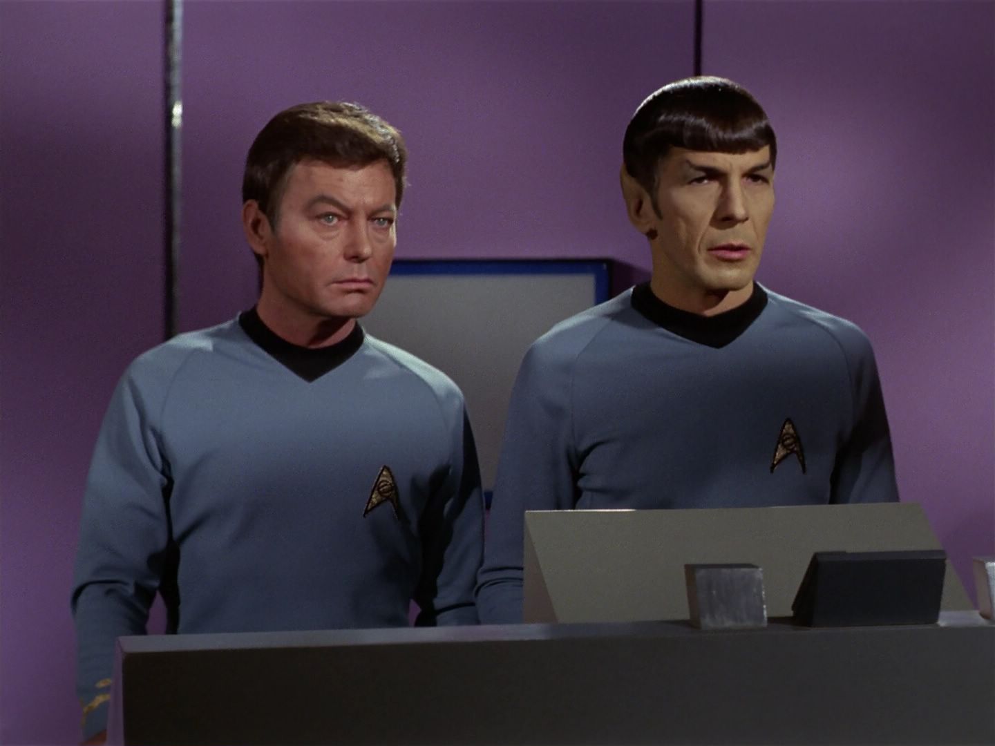 ariane179254_StarTrek_3x21_TheCloudMinders_3071.jpg