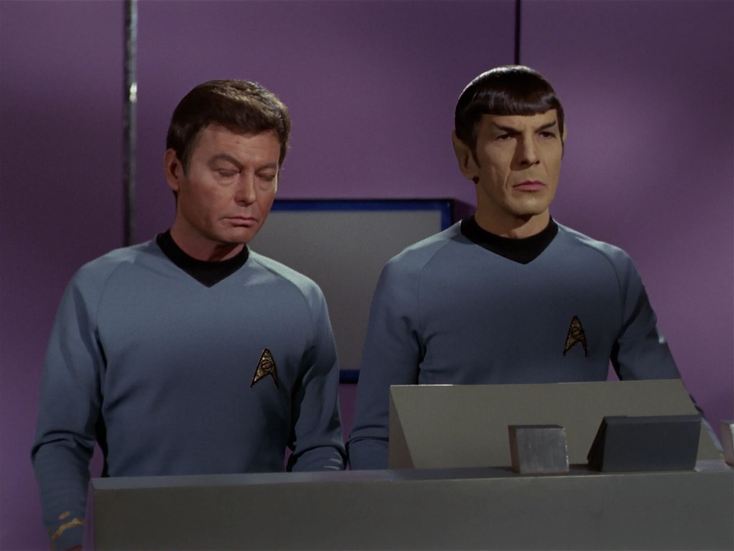 ariane179254_StarTrek_3x21_TheCloudMinders_3093.jpg