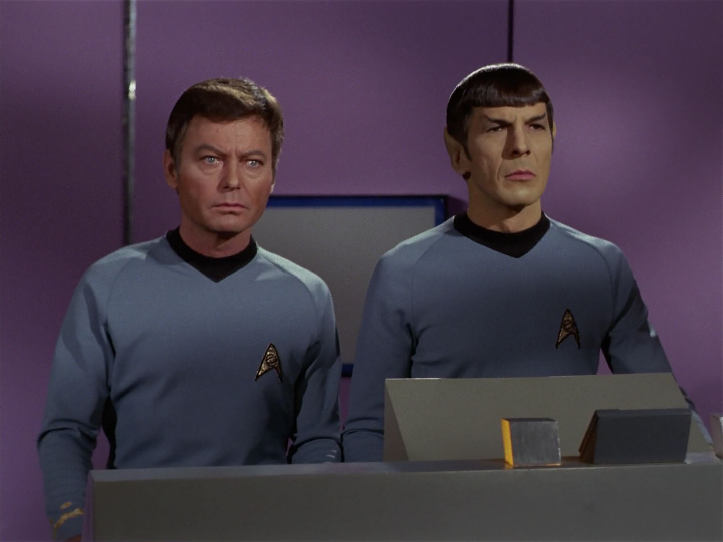 ariane179254_StarTrek_3x21_TheCloudMinders_3101.jpg