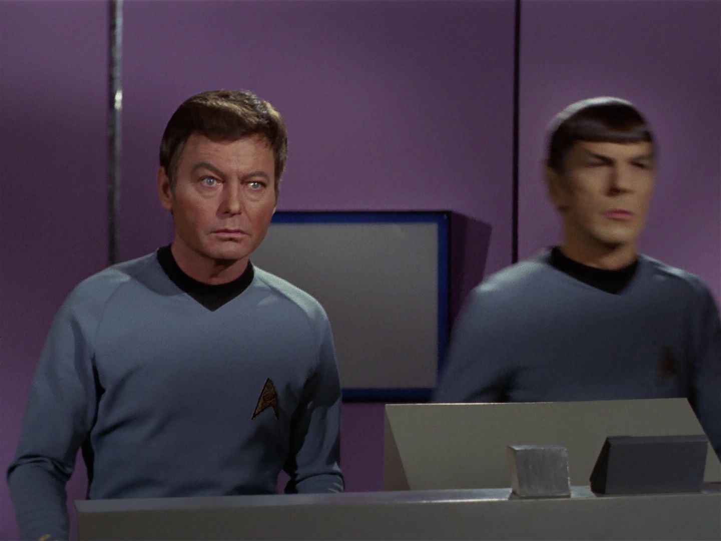 ariane179254_StarTrek_3x21_TheCloudMinders_3103.jpg