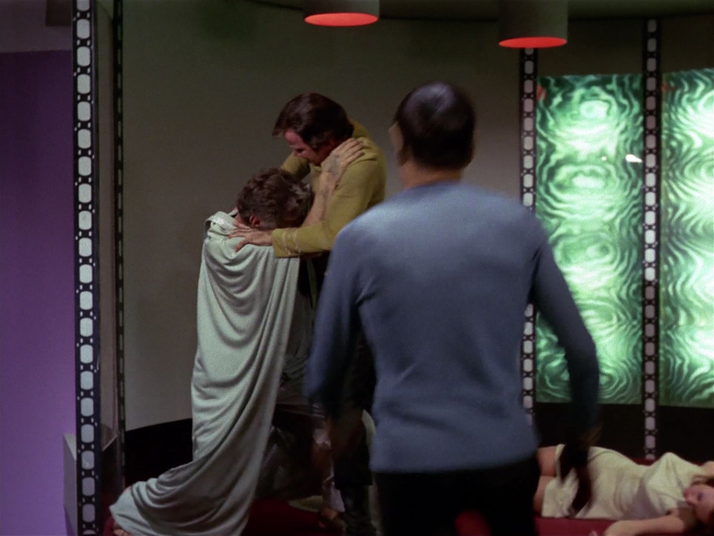 ariane179254_StarTrek_3x21_TheCloudMinders_3107.jpg