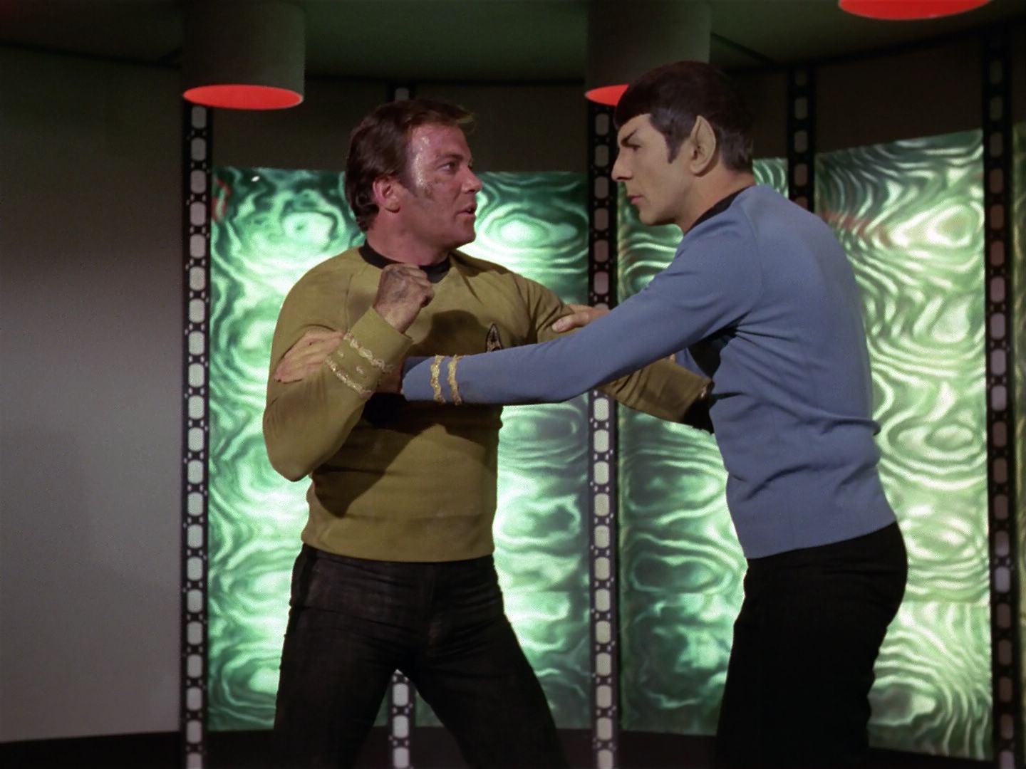 ariane179254_StarTrek_3x21_TheCloudMinders_3118.jpg