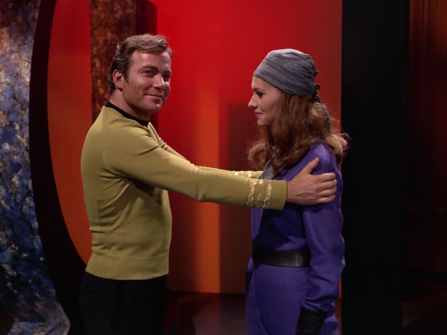ariane179254_StarTrek_3x21_TheCloudMinders_3333.jpg