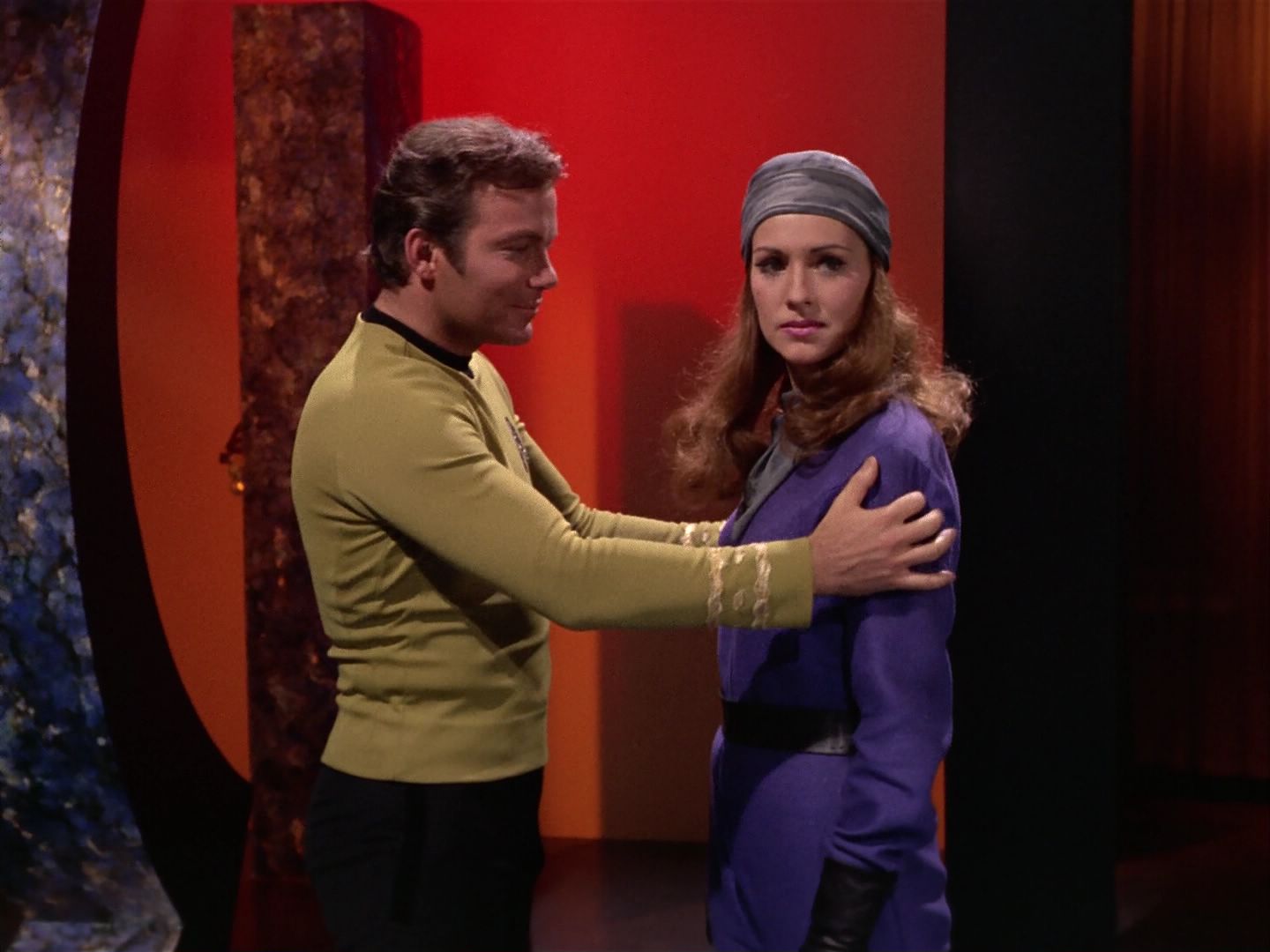 ariane179254_StarTrek_3x21_TheCloudMinders_3343.jpg