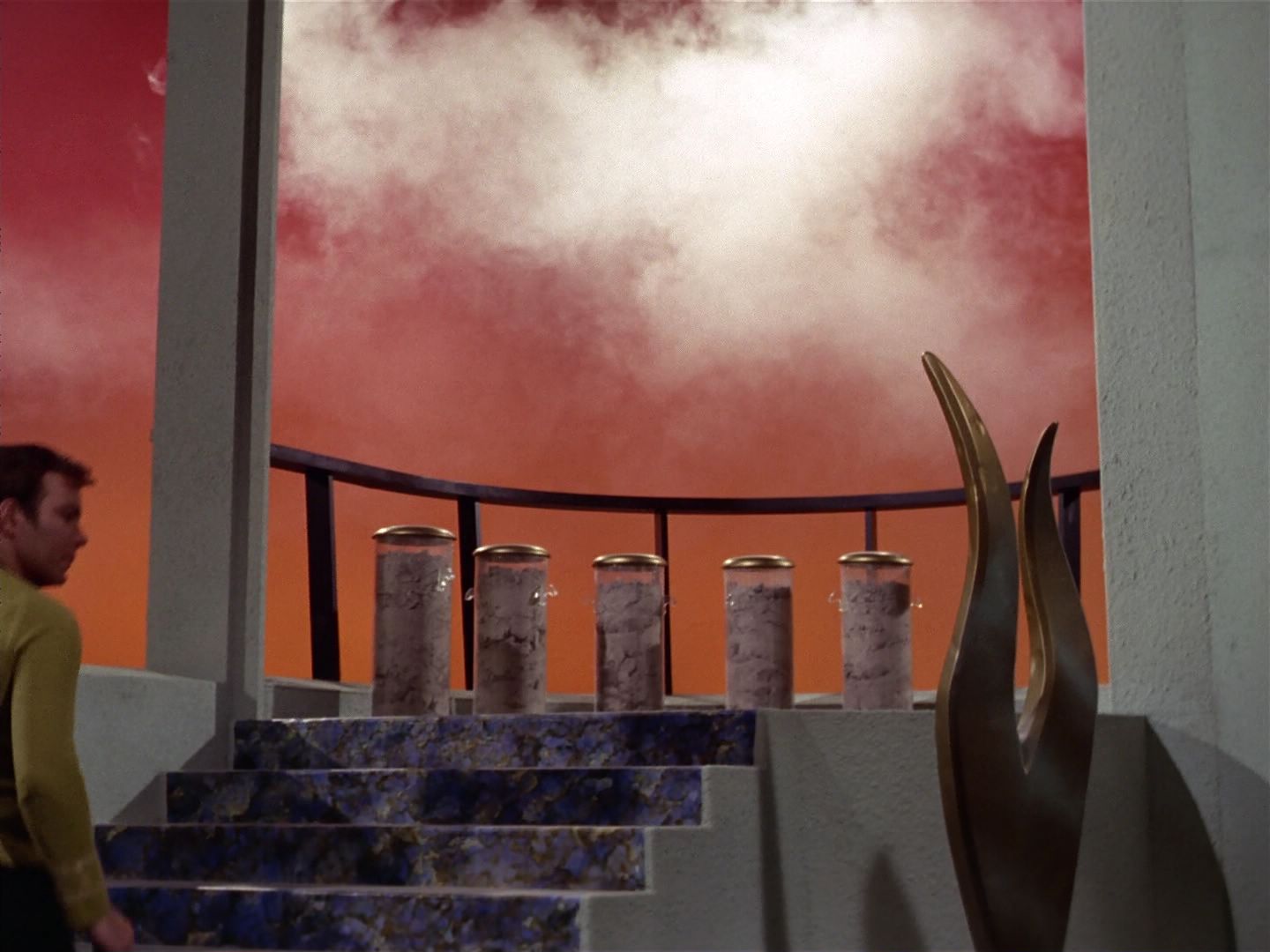 ariane179254_StarTrek_3x21_TheCloudMinders_3360.jpg