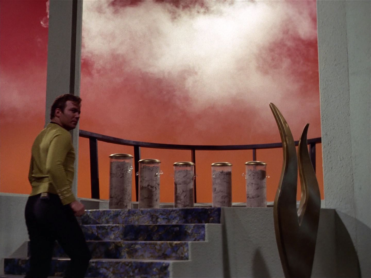 ariane179254_StarTrek_3x21_TheCloudMinders_3361.jpg
