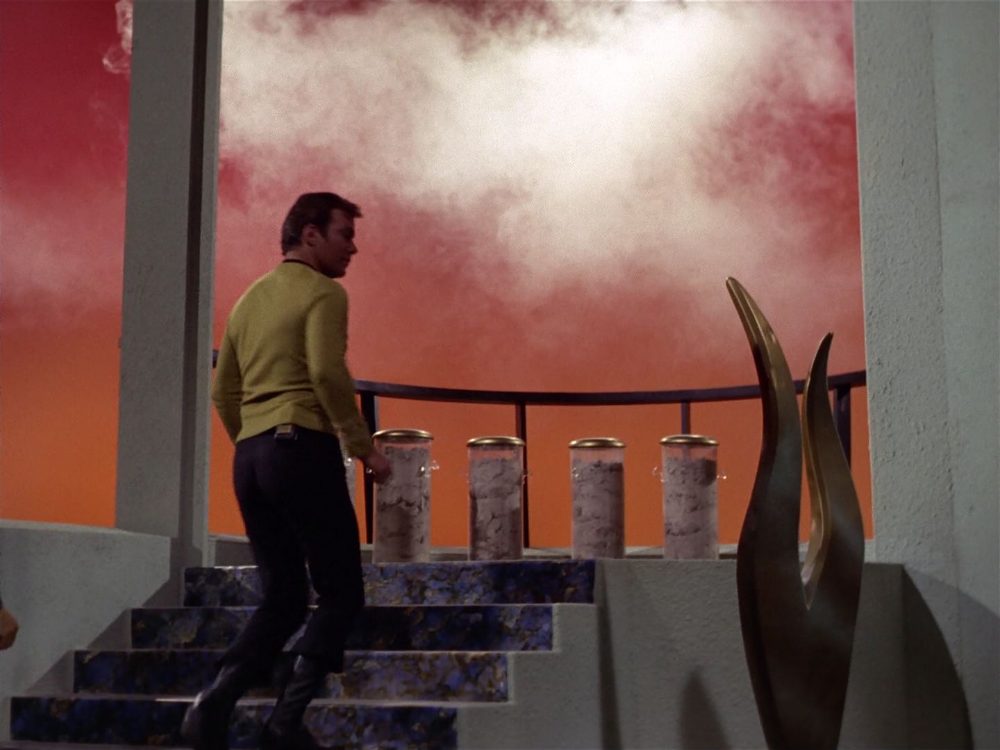 ariane179254_StarTrek_3x21_TheCloudMinders_3362.jpg