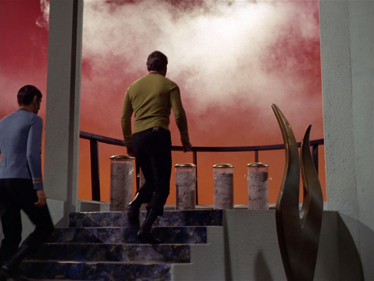 ariane179254_StarTrek_3x21_TheCloudMinders_3363.jpg
