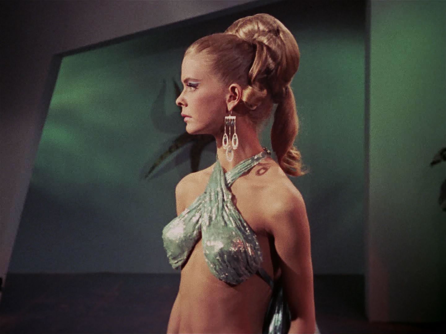 ariane179254_StarTrek_3x21_TheCloudMinders_3388.jpg