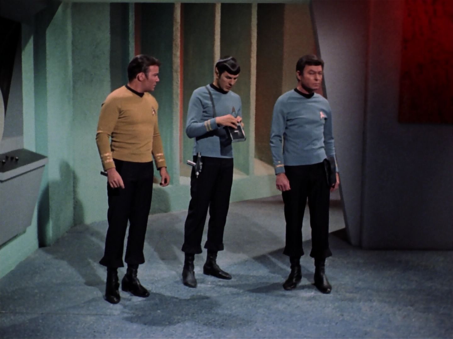 ariane179254_StarTrek_3x23_AllOurYesterdays_0038.jpg
