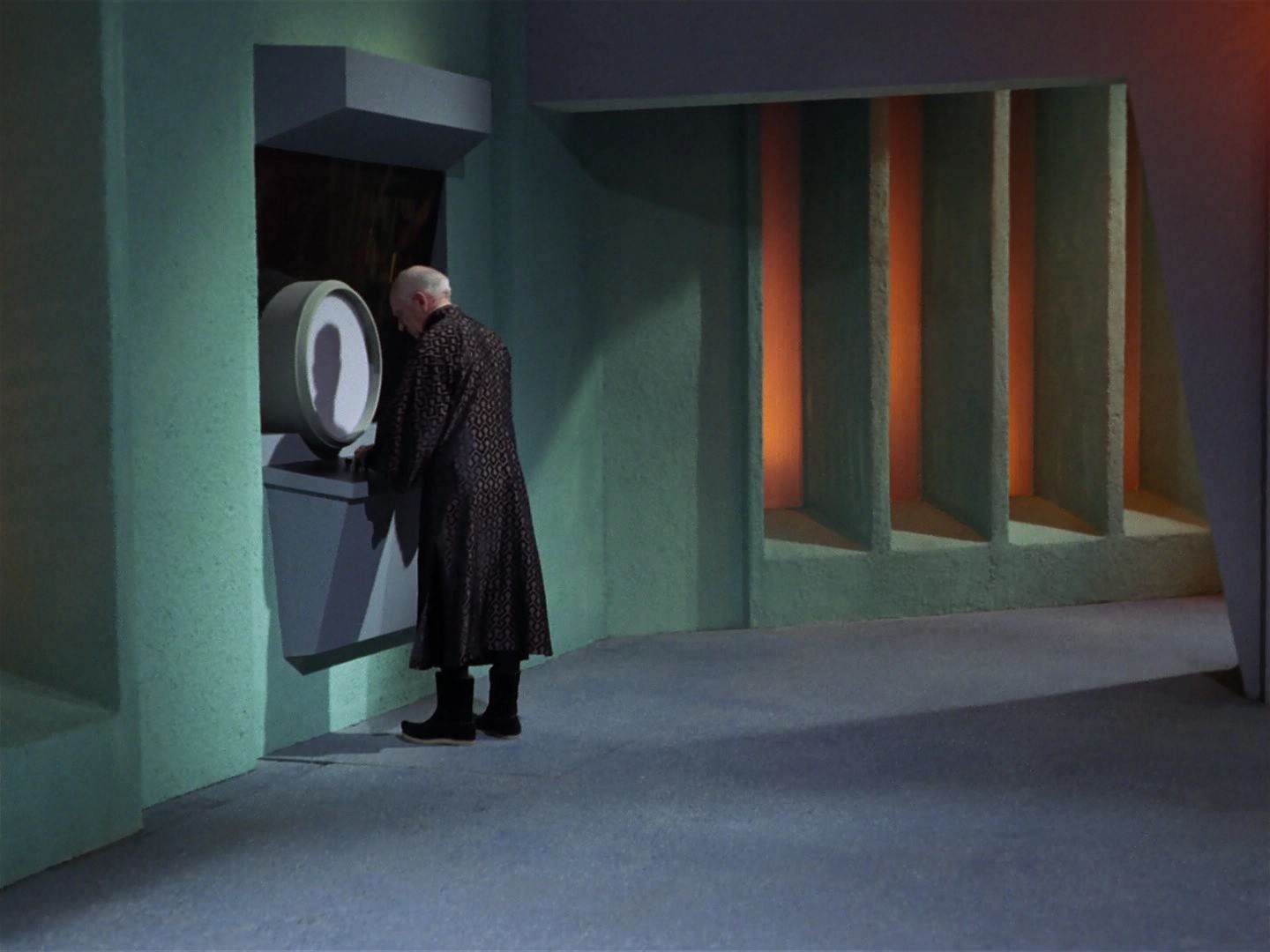 ariane179254_StarTrek_3x23_AllOurYesterdays_0452.jpg