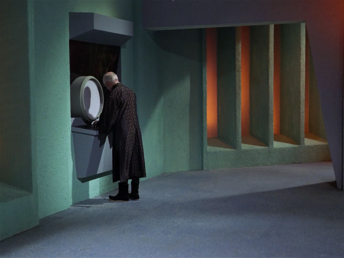 ariane179254_StarTrek_3x23_AllOurYesterdays_0453.jpg