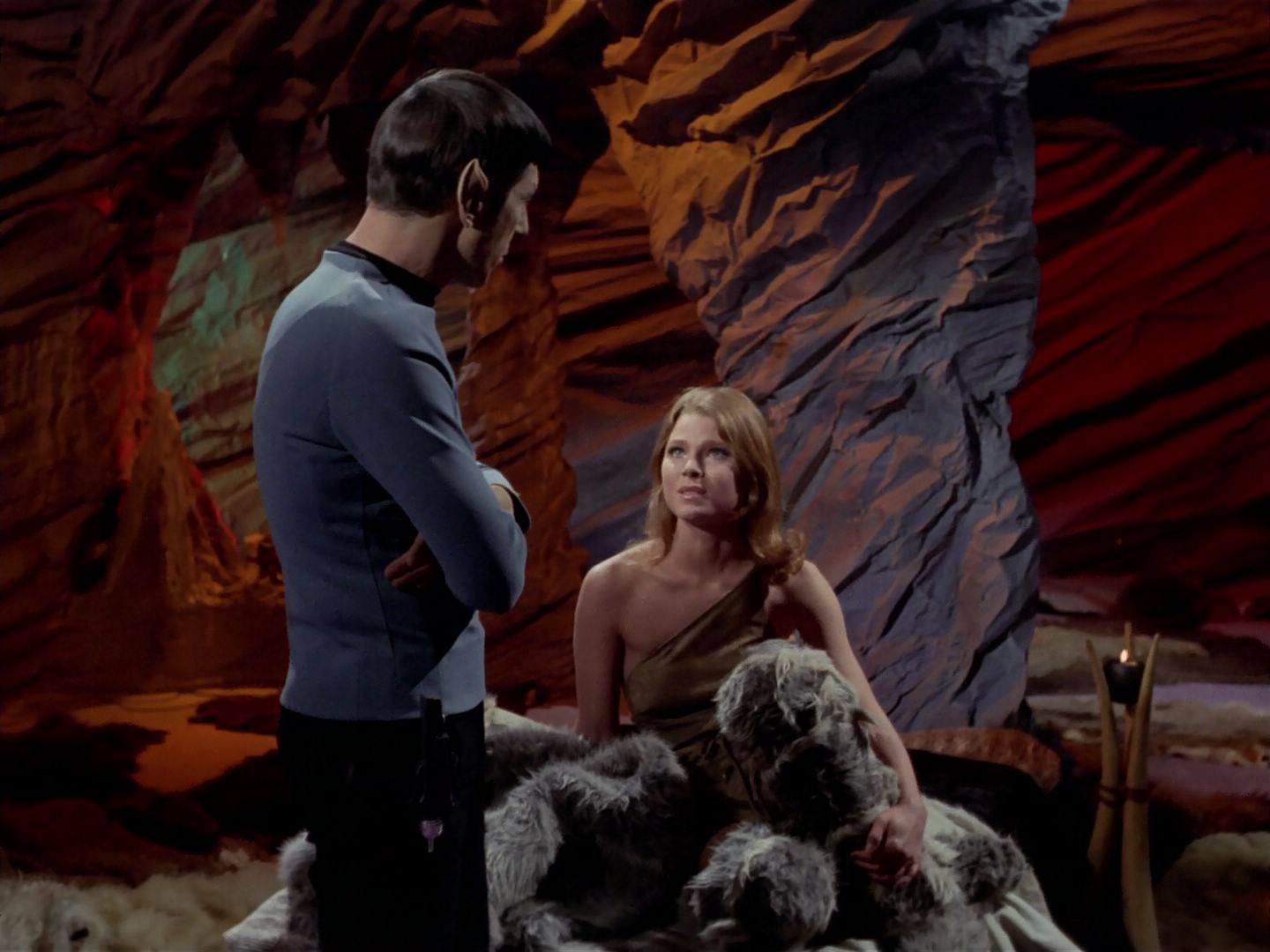 ariane179254_StarTrek_3x23_AllOurYesterdays_1549.jpg
