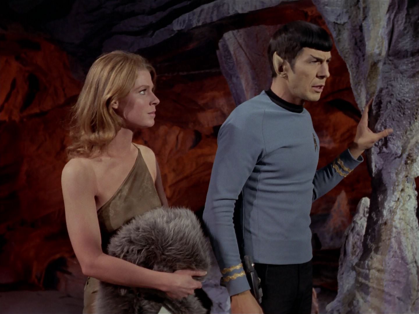 ariane179254_StarTrek_3x23_AllOurYesterdays_1588.jpg