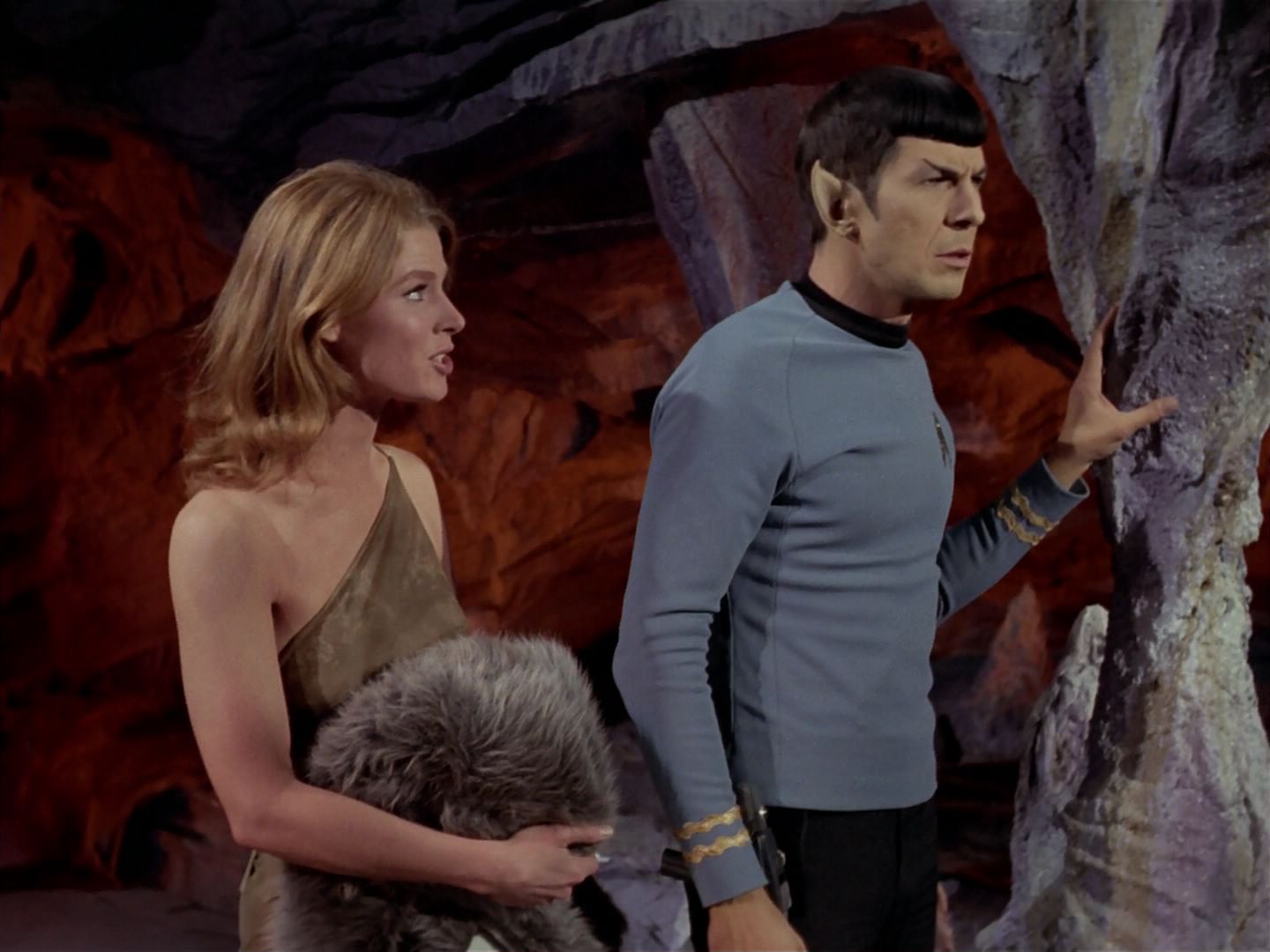 ariane179254_StarTrek_3x23_AllOurYesterdays_1599.jpg