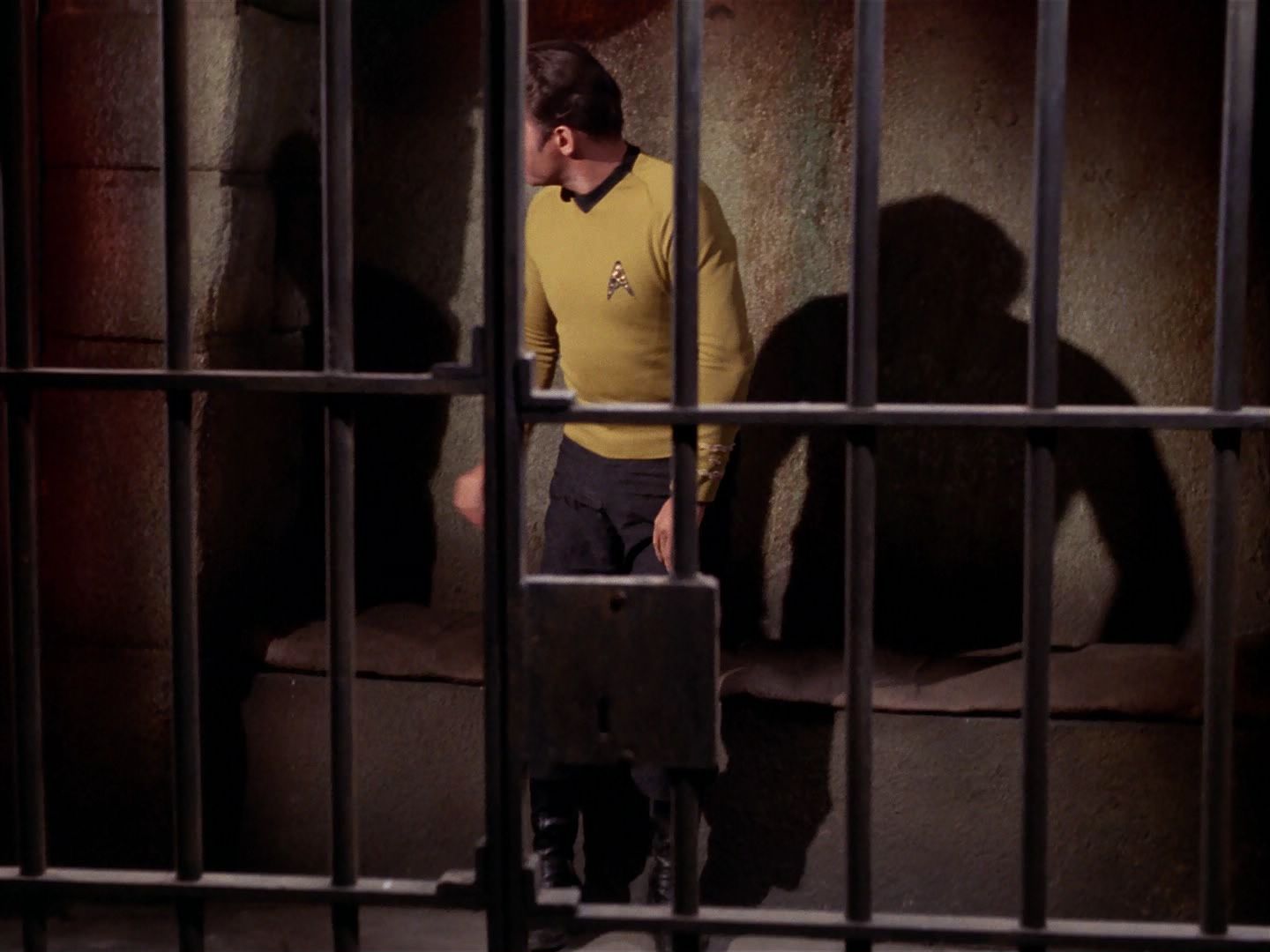 ariane179254_StarTrek_3x23_AllOurYesterdays_1788.jpg