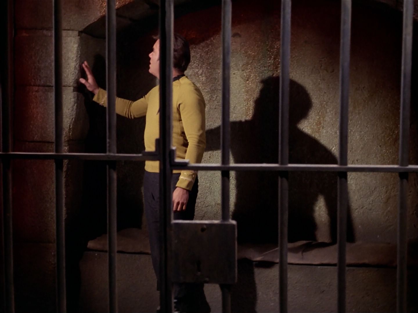 ariane179254_StarTrek_3x23_AllOurYesterdays_1790.jpg