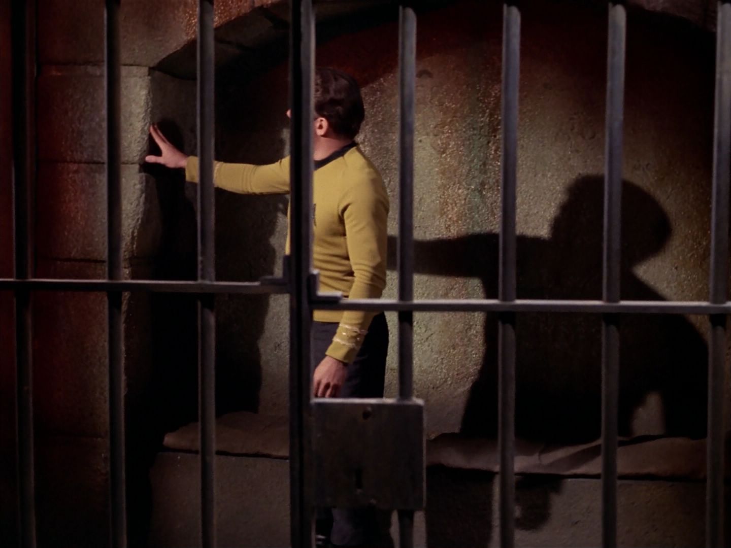 ariane179254_StarTrek_3x23_AllOurYesterdays_1791.jpg
