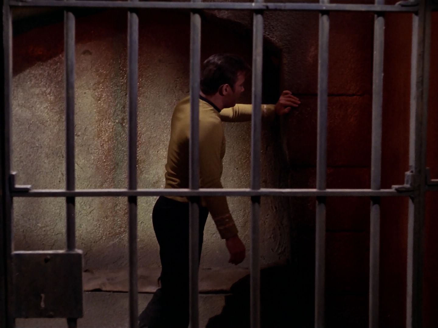 ariane179254_StarTrek_3x23_AllOurYesterdays_1795.jpg