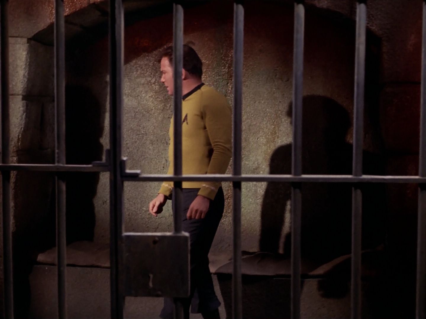 ariane179254_StarTrek_3x23_AllOurYesterdays_1799.jpg