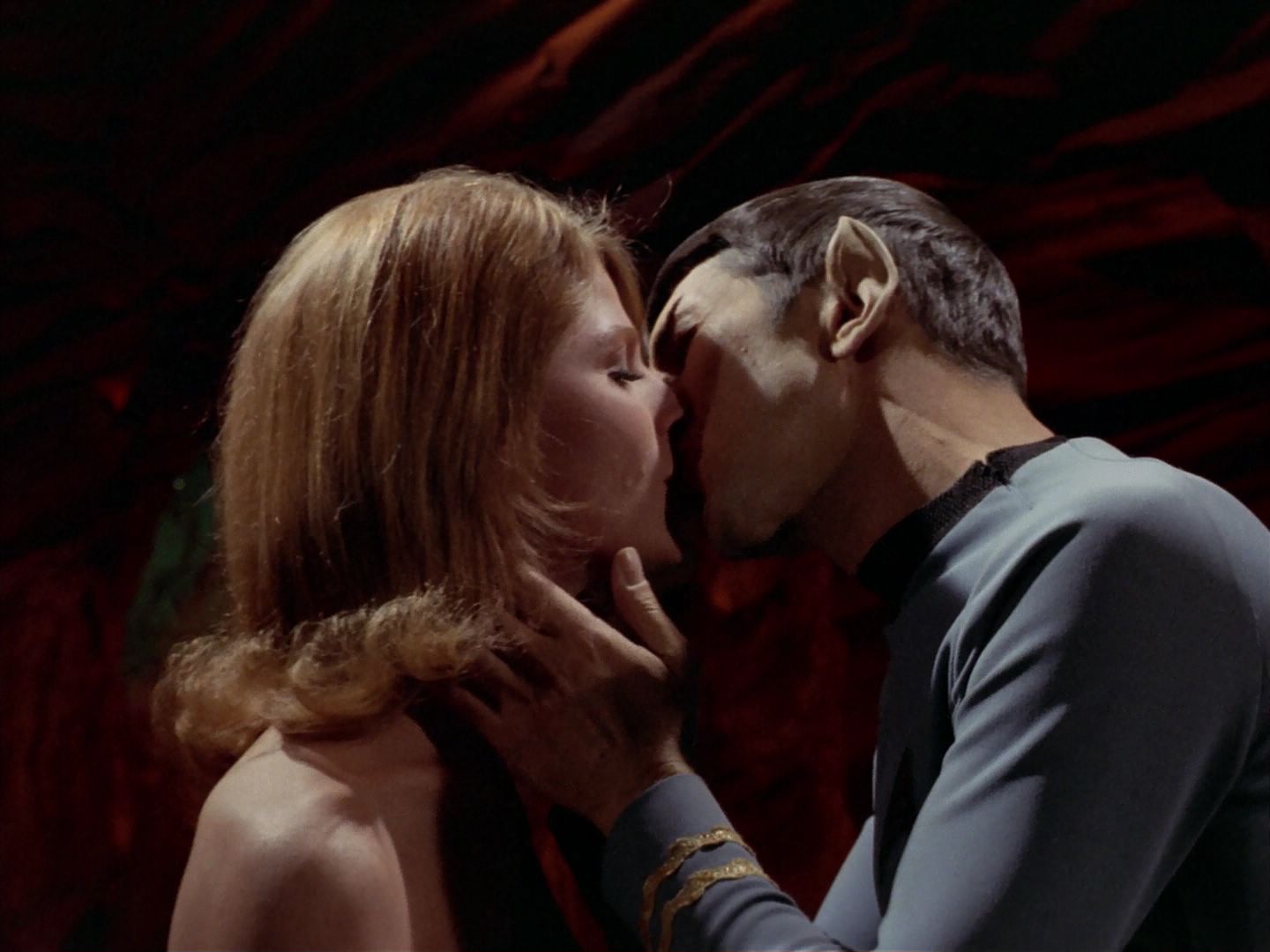 ariane179254_StarTrek_3x23_AllOurYesterdays_2762.jpg