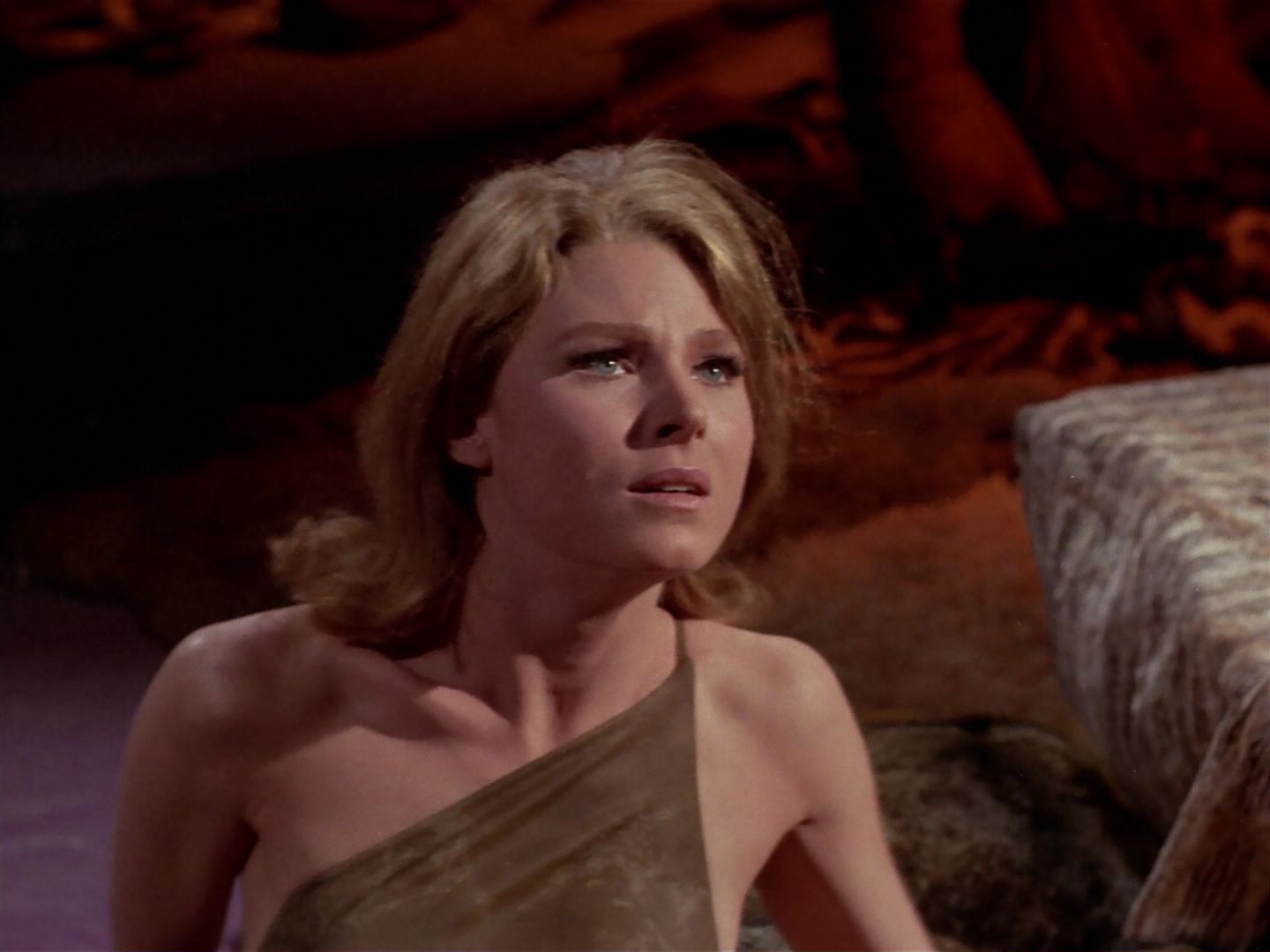ariane179254_StarTrek_3x23_AllOurYesterdays_2969.jpg