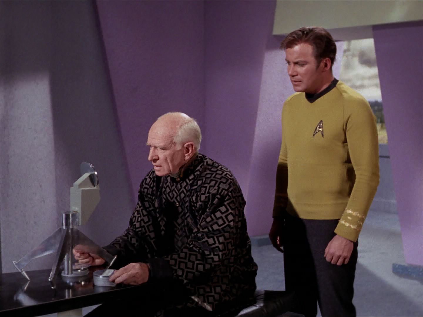 ariane179254_StarTrek_3x23_AllOurYesterdays_3177.jpg