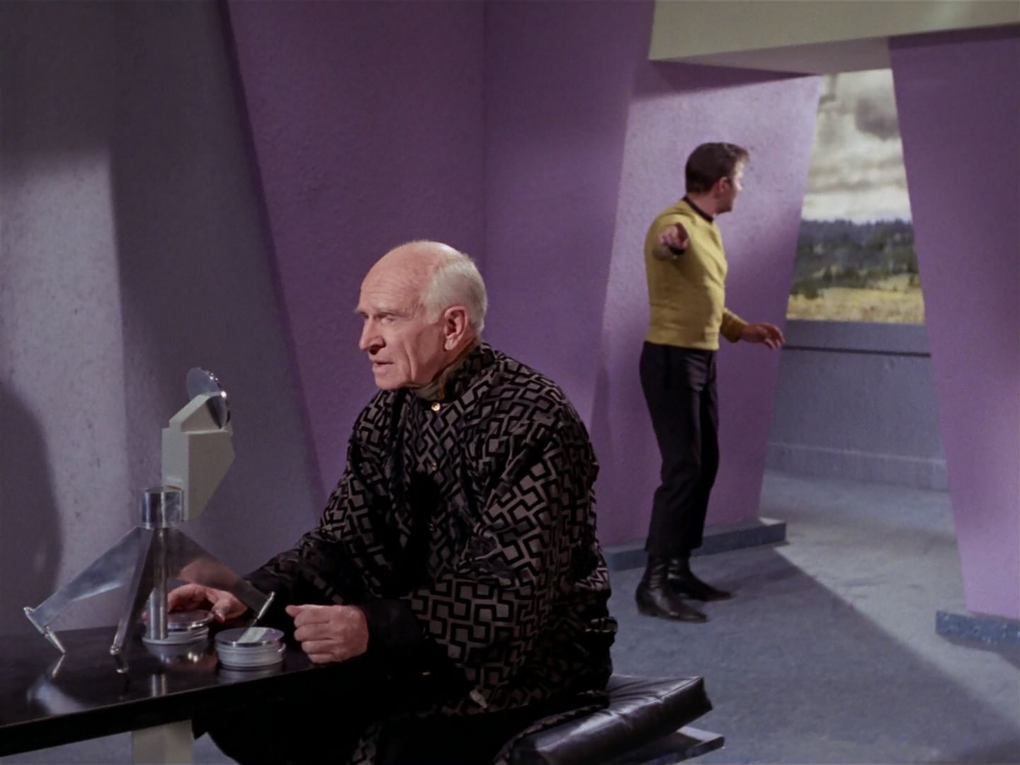 ariane179254_StarTrek_3x23_AllOurYesterdays_3192.jpg