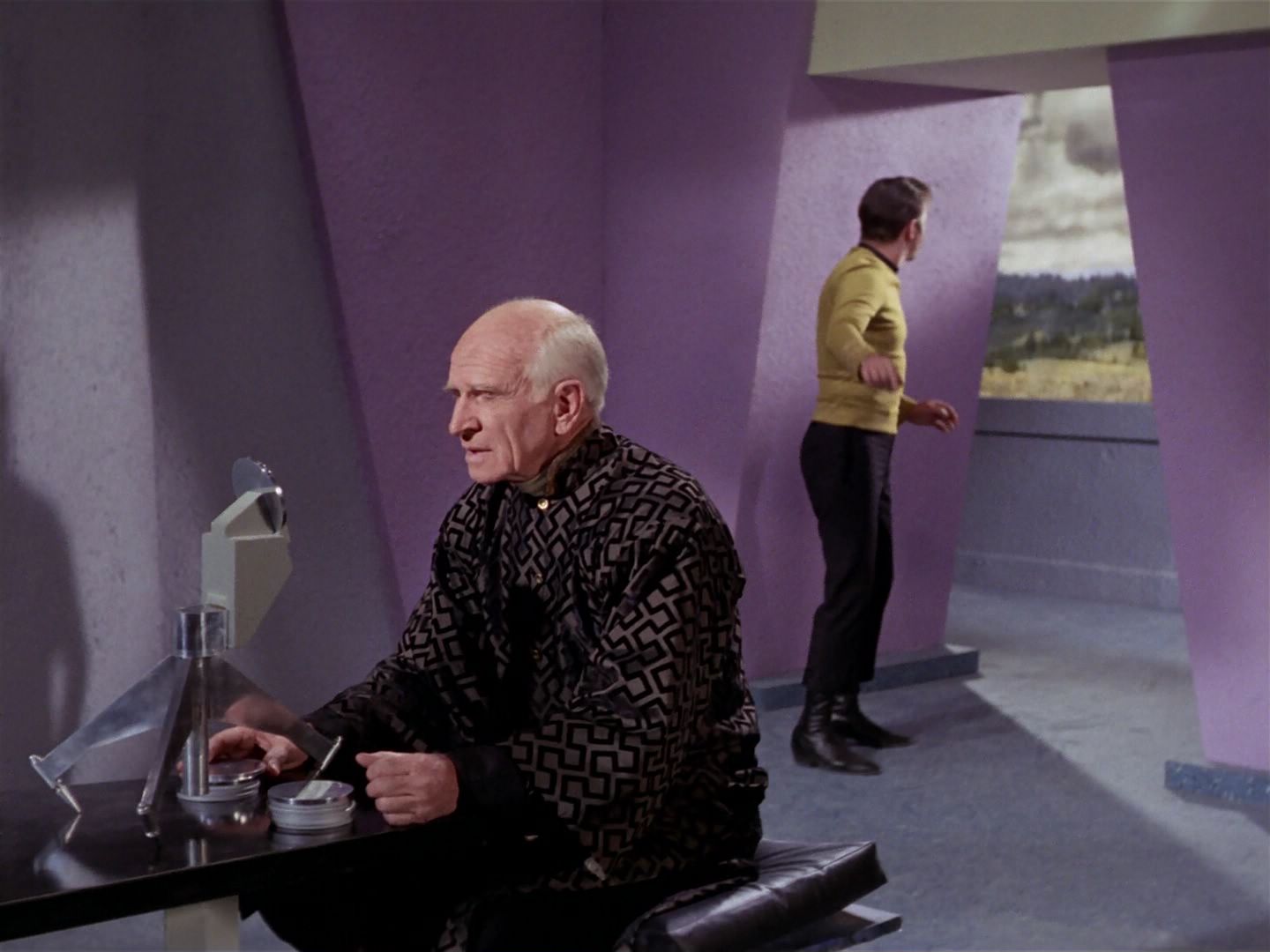 ariane179254_StarTrek_3x23_AllOurYesterdays_3194.jpg