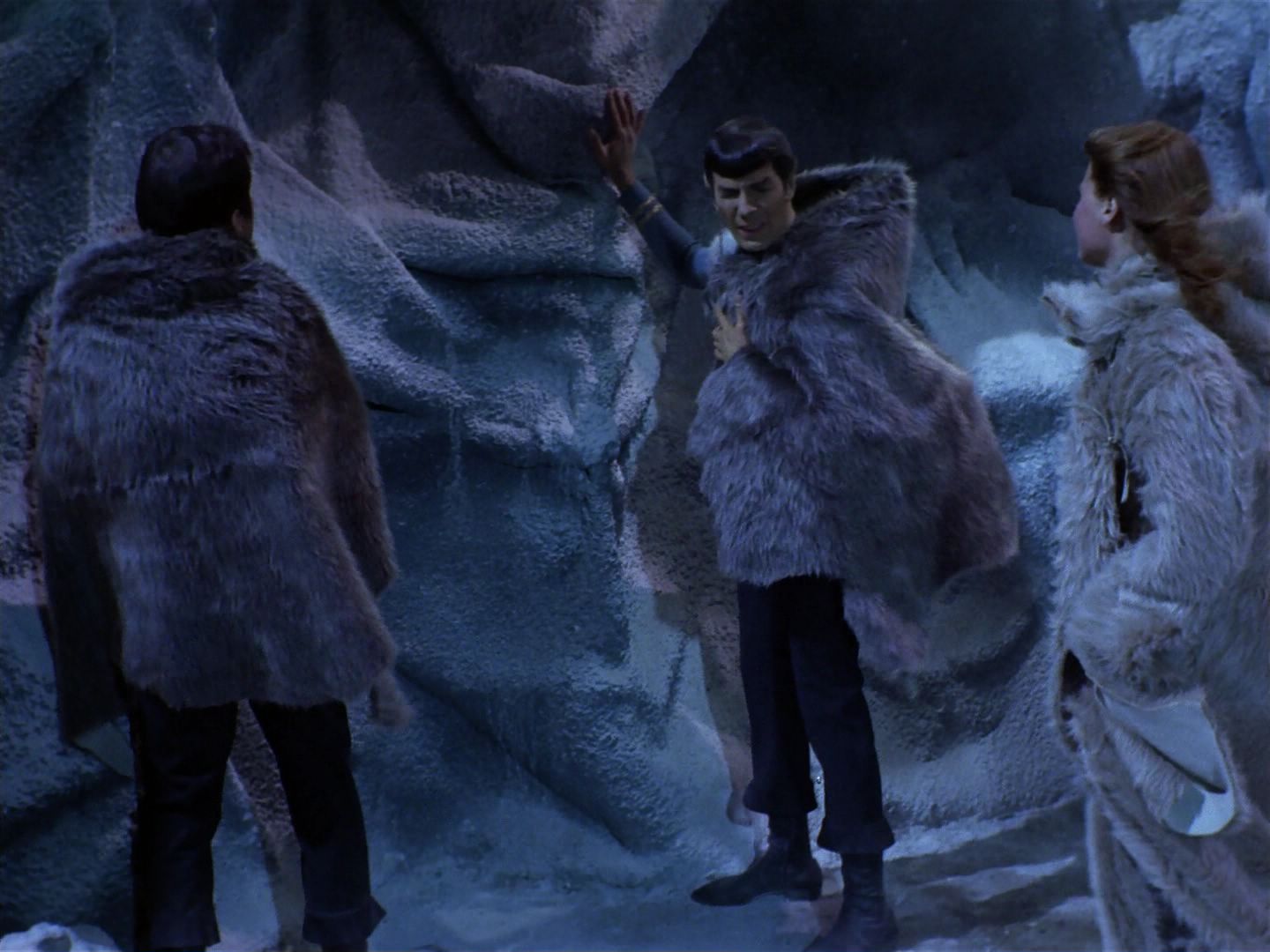 ariane179254_StarTrek_3x23_AllOurYesterdays_3218.jpg