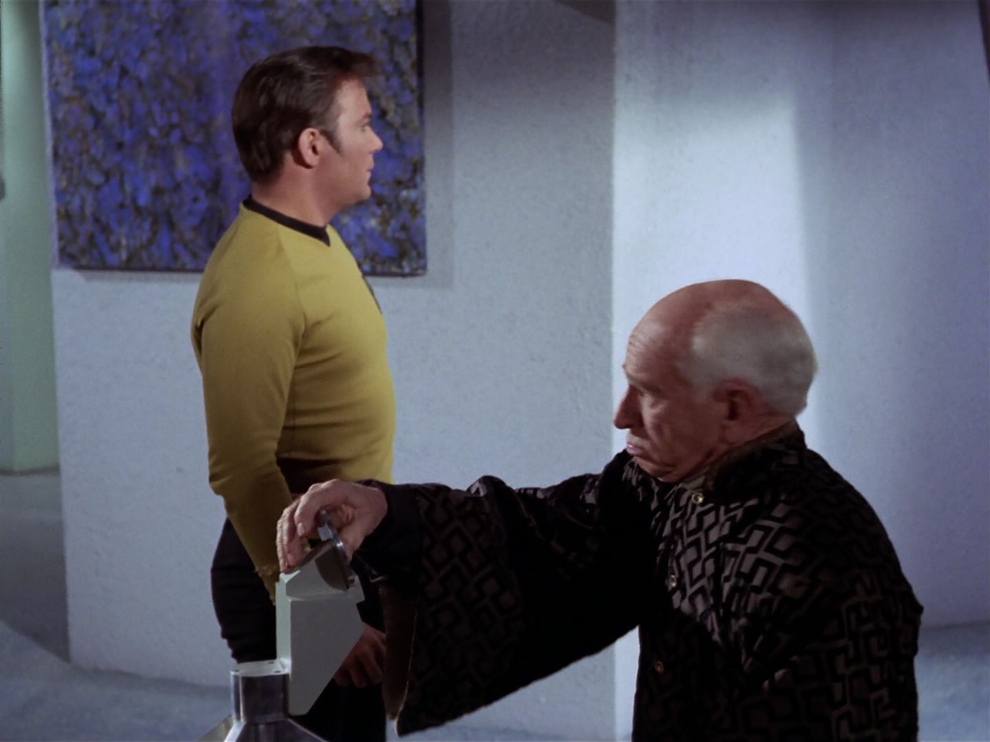 ariane179254_StarTrek_3x23_AllOurYesterdays_3325.jpg