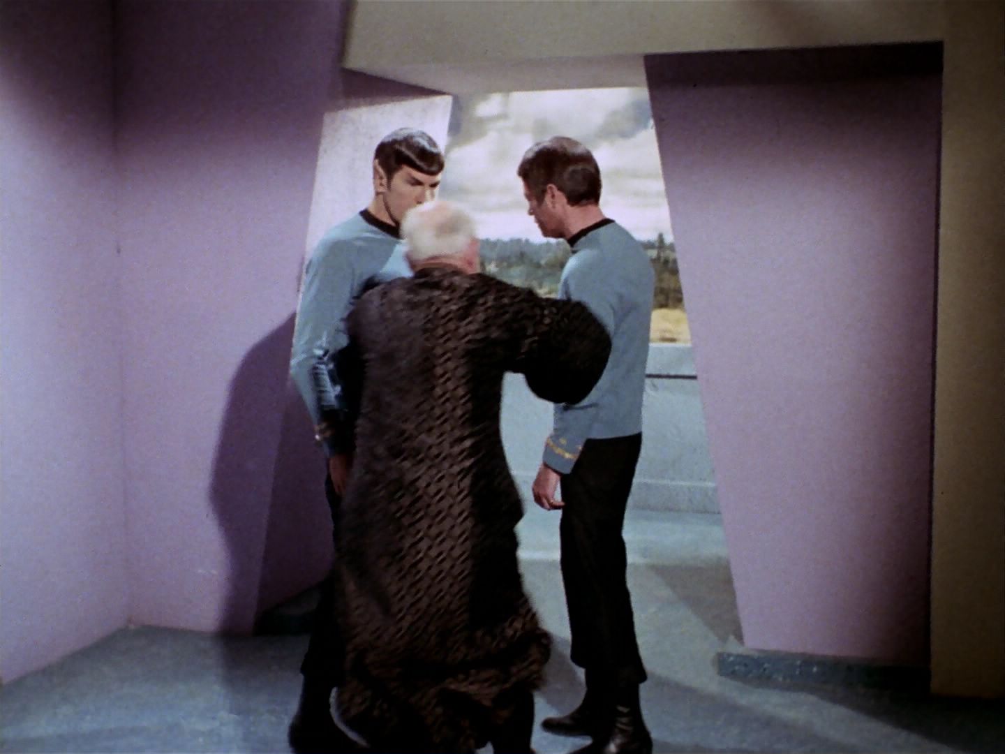 ariane179254_StarTrek_3x23_AllOurYesterdays_3328.jpg