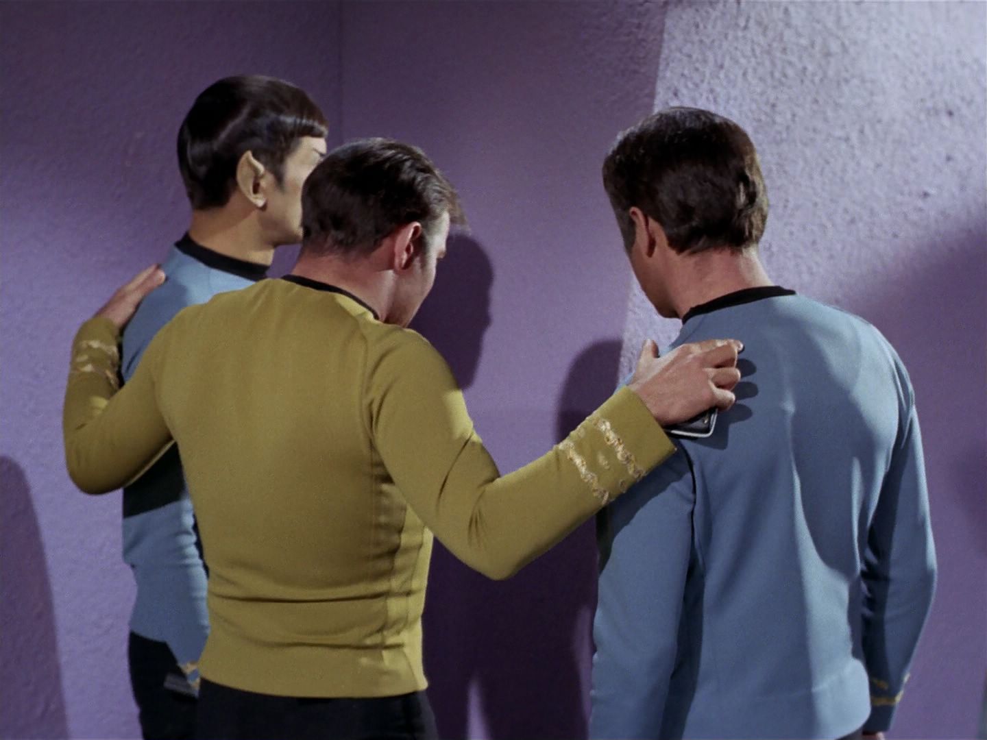 ariane179254_StarTrek_3x23_AllOurYesterdays_3342.jpg