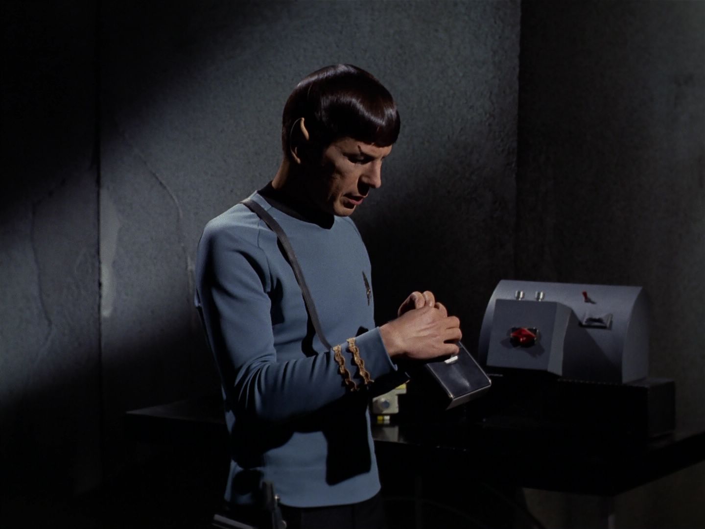 ariane179254_StarTrek_3x24-TurnaboutIntruder_0067.jpg