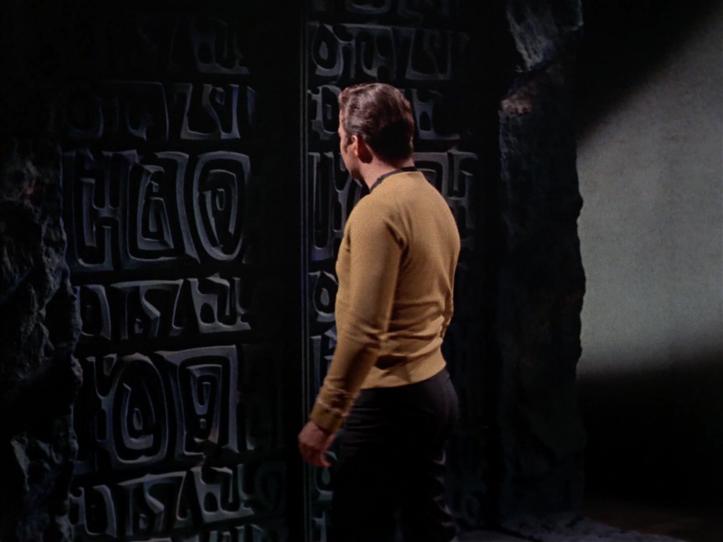 ariane179254_StarTrek_3x24-TurnaboutIntruder_0817.jpg